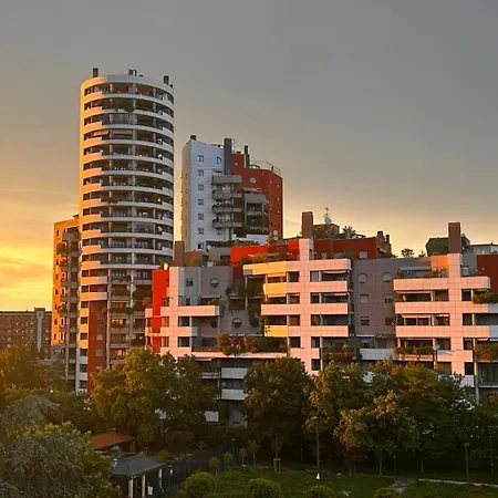 Three 2 Beds, 3rd Bed Available Апартаменты *