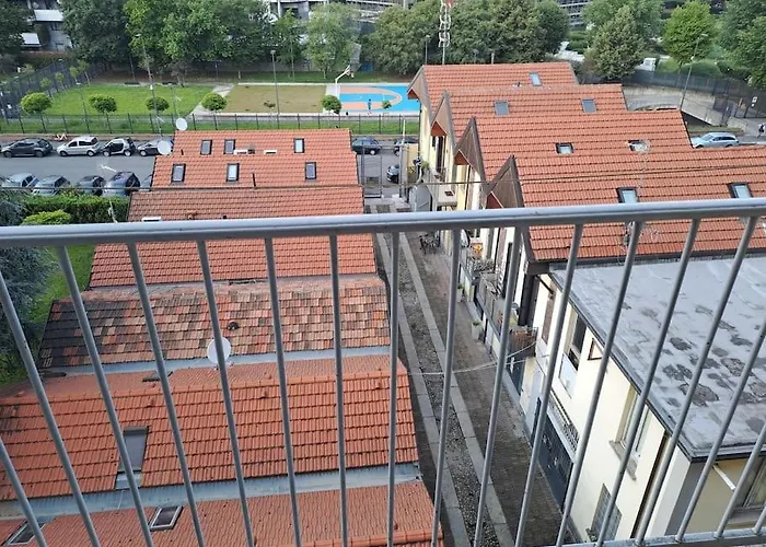 Three 2 Beds, 3rd Bed Available