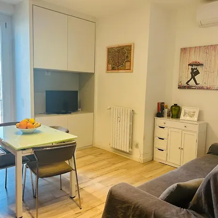 Three 2 Beds, 3rd Bed Available Lejlighed *