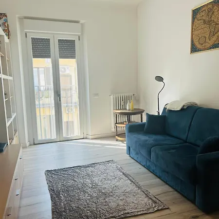 Three 2 Beds, 3rd Bed Available * Milano