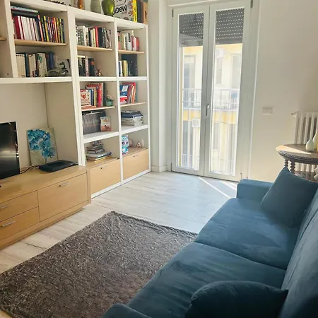 Appartement Three 2 Beds, 3rd Bed Available Milaan
