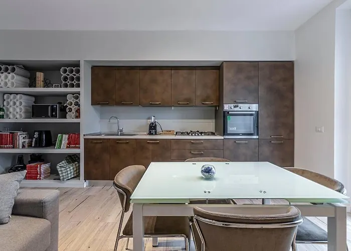 Three 2 Beds, 3rd Bed Available Lejlighed Milano