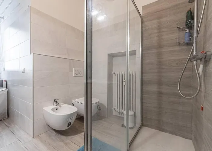 Three 2 Beds, 3rd Bed Available * Milano