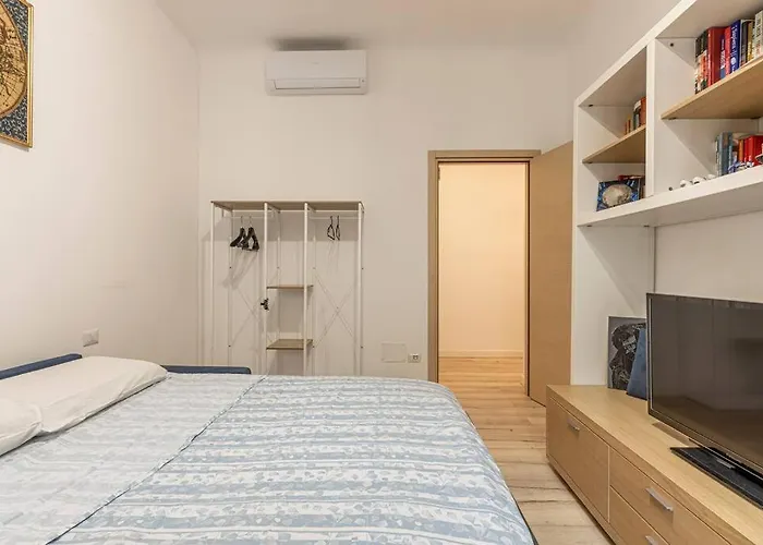 Three 2 Beds, 3rd Bed Available Lejlighed *
