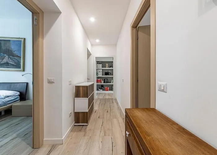 Three 2 Beds, 3rd Bed Available Lejlighed Milano