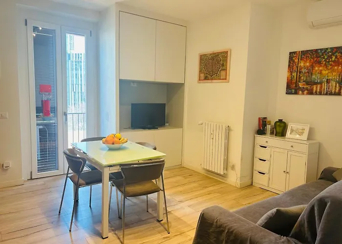 Three 2 Beds, 3rd Bed Available Lejlighed