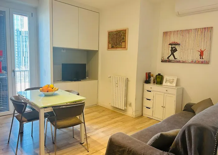 Three 2 Beds, 3rd Bed Available Lejlighed *